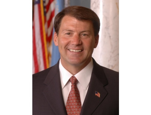 Senator Mike Rounds simply an observer in 2022 midterm elections  (Audio)