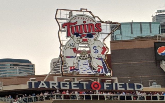 Cruz solo shot in the 9th secures win for Twins over KC
