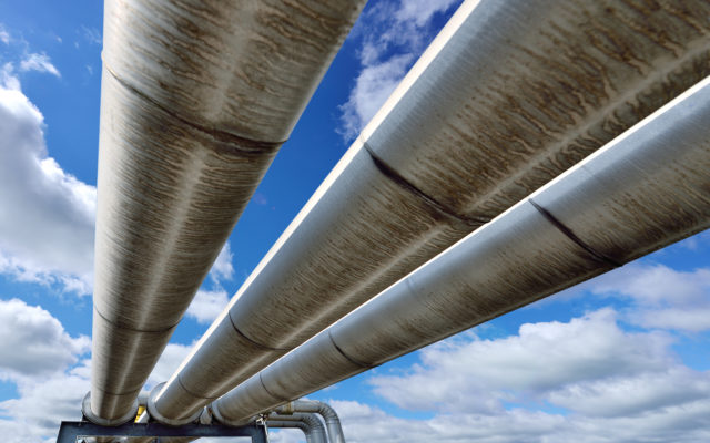 Dakota pipeline still moving oil despite shutdown order