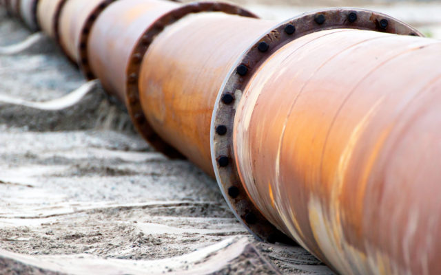 Regulators cut pressure on pipeline after Kansas oil spill