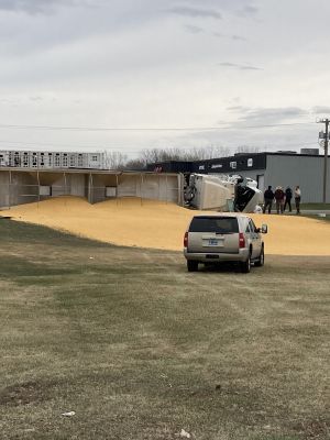 Semi hauling corn crashes on Sisseton’s east side