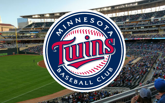 Schwindel, Happ homer; Cubs hold on to beat Twins 3-1
