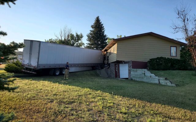 18 wheeler slams into South Dakota home